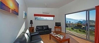 Cottage on Chapman, beautiful Bay Views