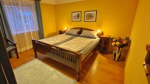 1 bedroom, bed sheets