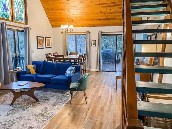 Smart TV, fireplace, stereo, computer monitors