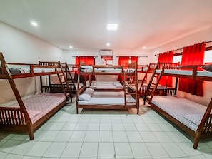 Dormitorio compartido estándar | Wifi gratis y ropa de cama