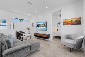 Interior - Magnificent - custom heated pool overlooking beautiful lake -Villa Waterlily's By the Lake - Roelens (Cape Coral)