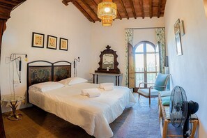 2 bedrooms, free WiFi, bed sheets - Casa Cassiodoro E: A welcoming two-story ancient tuscan country house surrounded by vineyards and olive groves, with Free WI-FI. (Castelfiorentino)