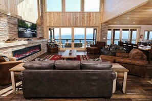 Televisión, chimenea y reproductor de DVD 