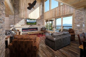 Smart TV, fireplace, DVD player - Skyriver Falls - Luxury Indoor Pool, Mini Golf, Firepit, Mountain Views, Hot Tub + Game Room (Sevierville)