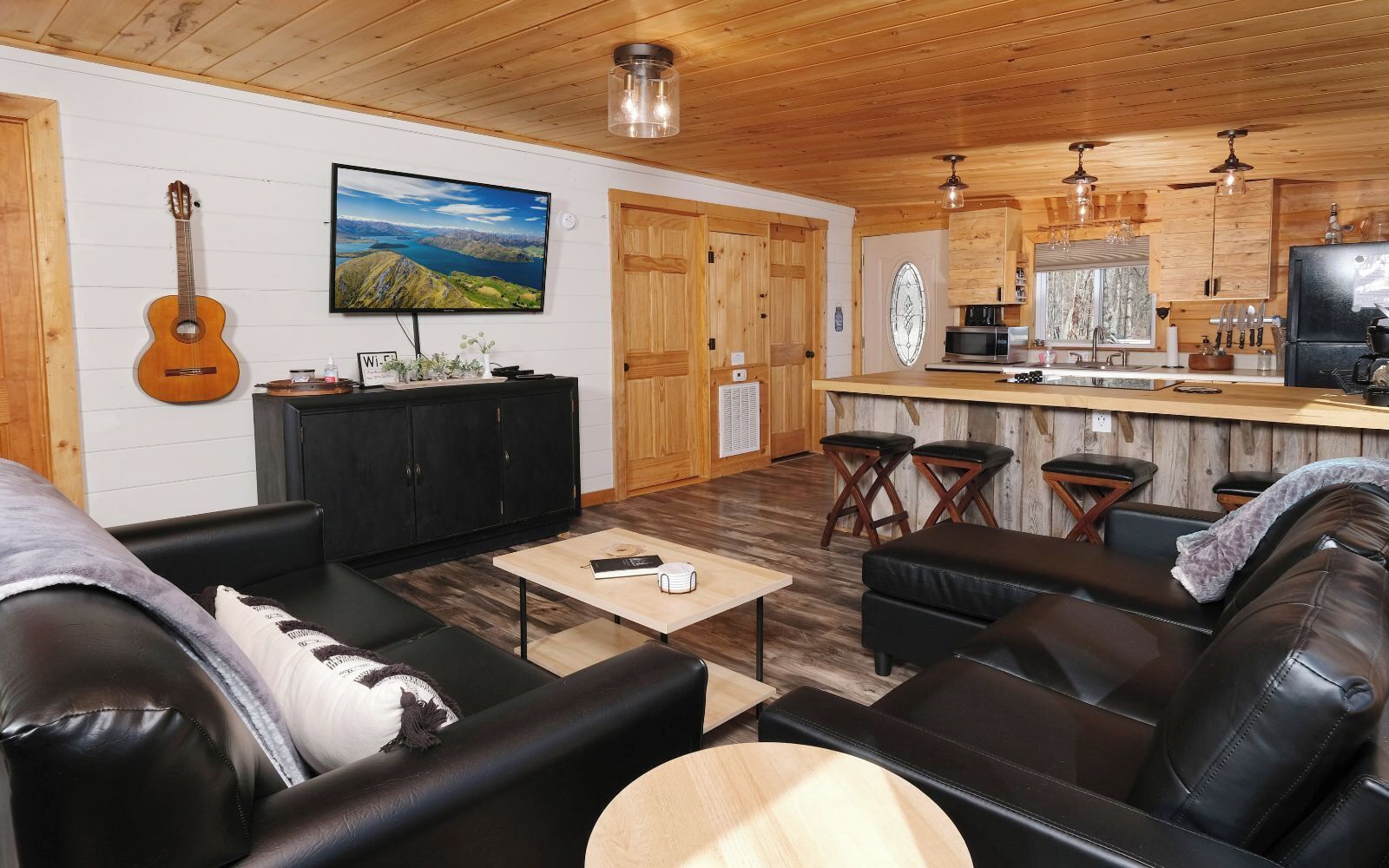 Televisión, reproductor de DVD y videoteca 