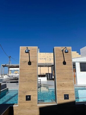 Seasonal outdoor pool, open 10:00 AM to 7:00 PM, pool umbrellas - Coralli Beach Hotel (Hersonissos)