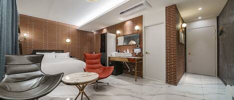 Premier 2 PC & Plus (Styler) | Premium bedding, down comforters, free WiFi, bed sheets