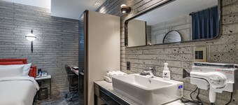 Brown-Dot Hotel Geomdan