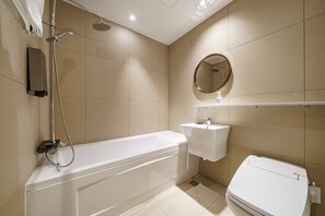 Deluxe & Premier (Styler) | Badezimmer | Badewanne und Dusche (separat), kostenlose Toilettenartikel