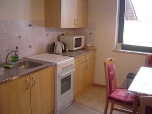 Fridge, microwave, oven, coffee/tea maker