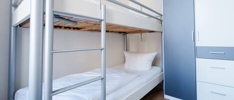 2 bedrooms, in-room safe, WiFi, bed sheets