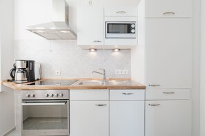 Kühlschrank, Mikrowelle, Ofen, Geschirrspüler