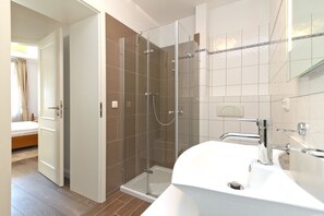 Douche, serviettes fournies