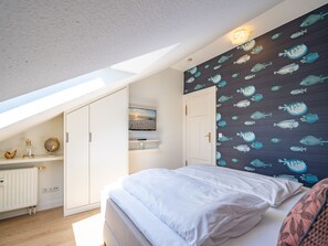 2 bedrooms, in-room safe, WiFi, bed sheets