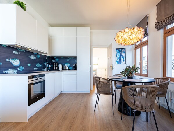 Fridge, microwave, oven, dishwasher