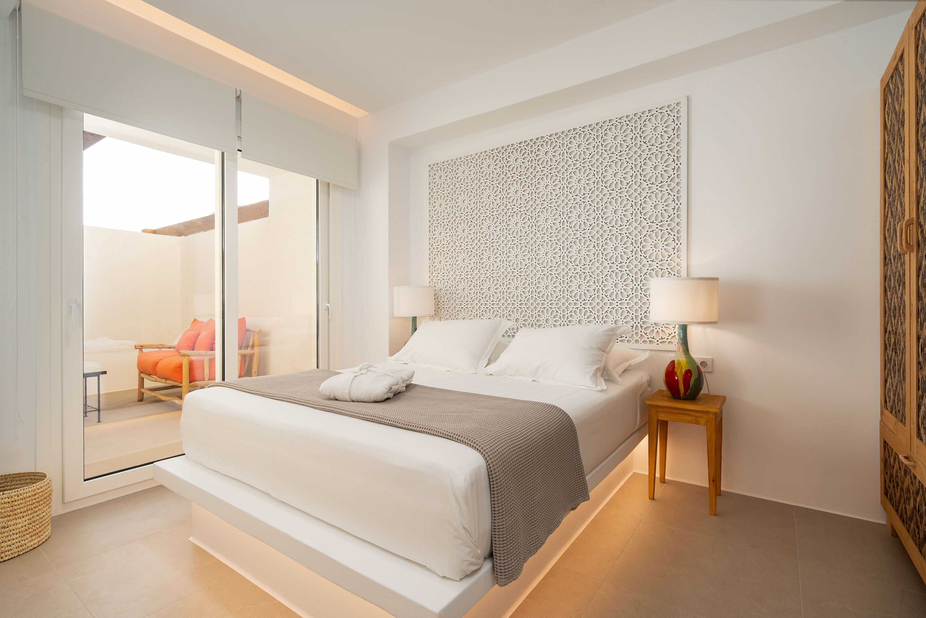 3 bedrooms, premium bedding, memory-foam beds, in-room safe