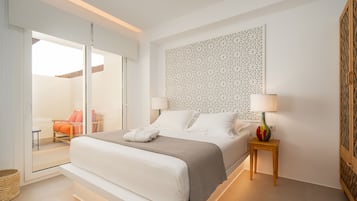 3 bedrooms, premium bedding, memory-foam beds, in-room safe