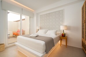 3 bedrooms, premium bedding, memory-foam beds, in-room safe