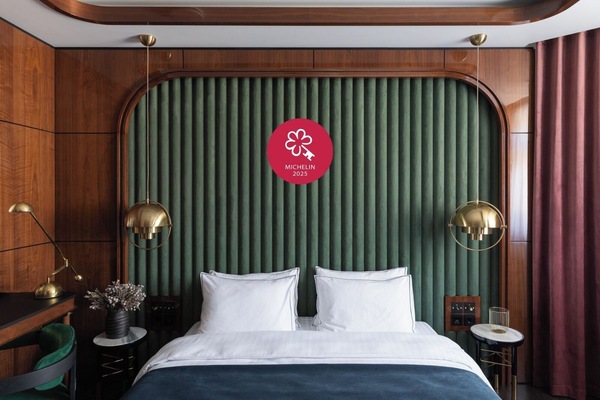 Elite vierpersoonskamer | Lakens van Egyptisch katoen, luxe beddengoed, een minibar