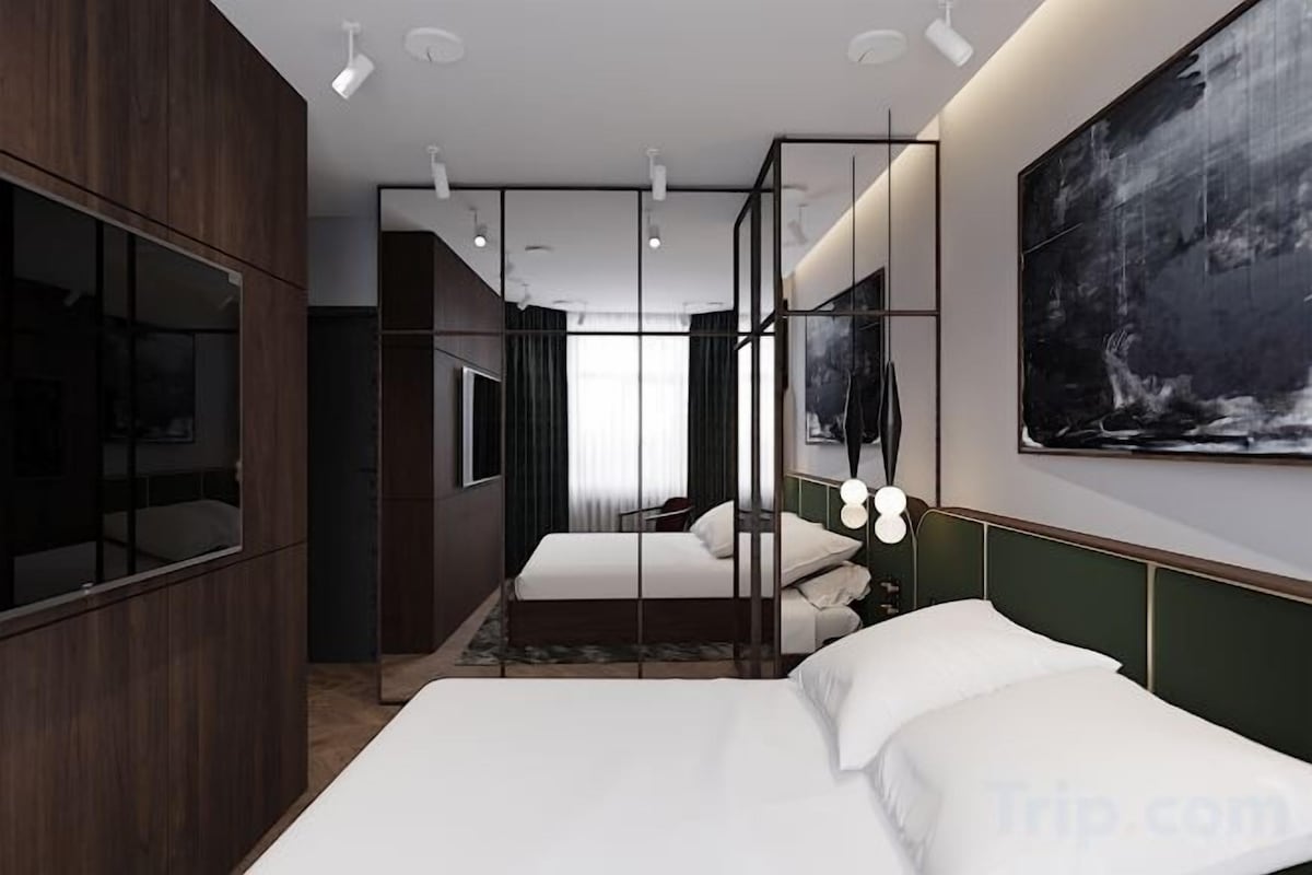 Egyptian cotton sheets, premium bedding, minibar, in-room safe