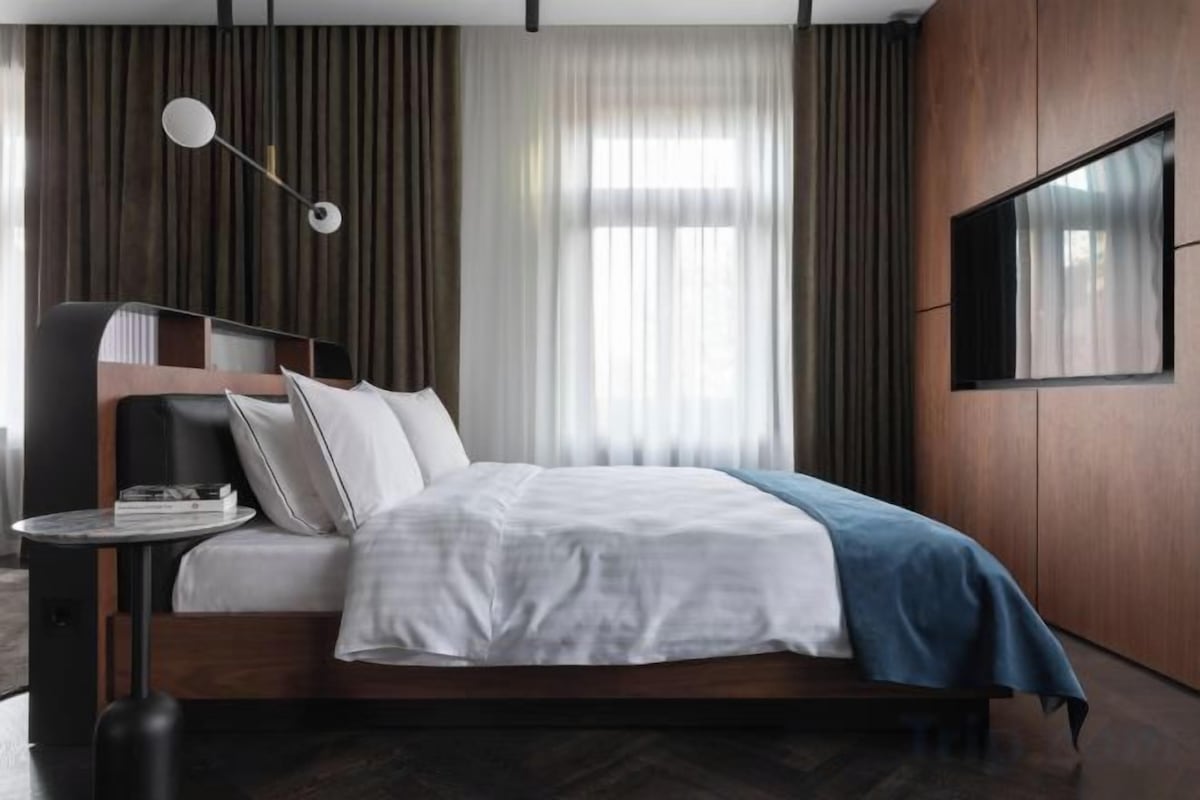 Egyptian cotton sheets, premium bedding, minibar, in-room safe