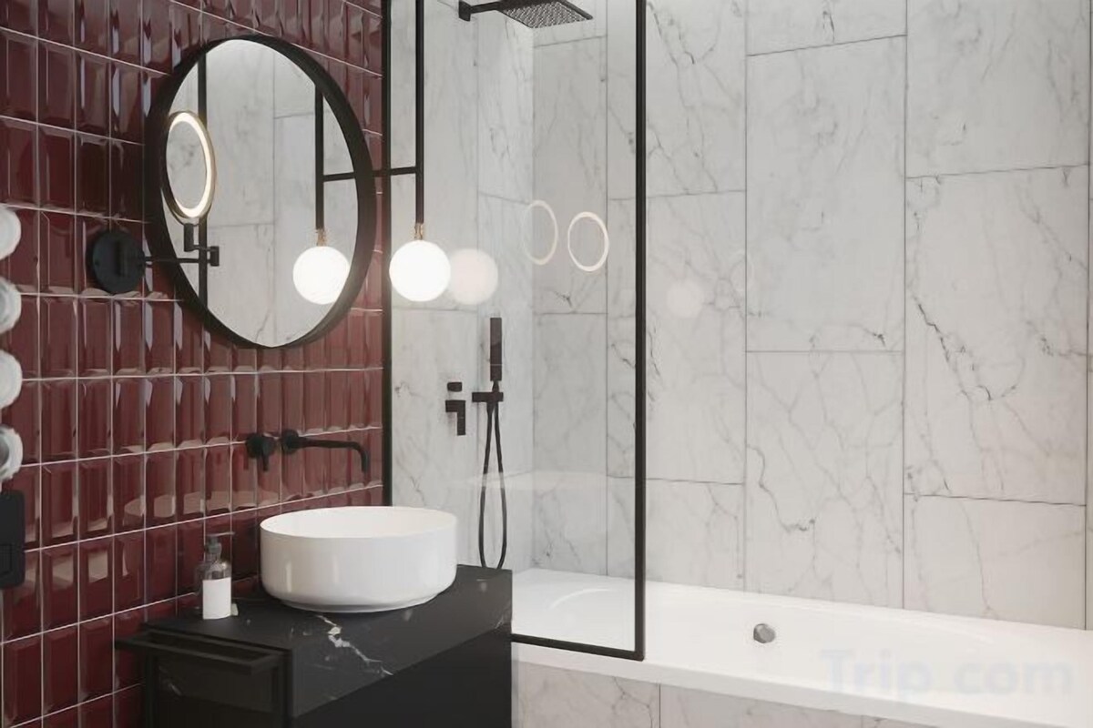 Bathroom | Free toiletries, hair dryer, bathrobes, slippers