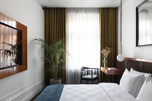 Egyptian cotton sheets, premium bedding, minibar, in-room safe