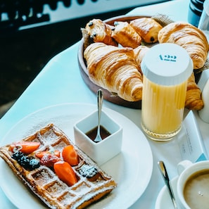 Café da manhã com buffet todos os dias (EUR 25 por pessoa)