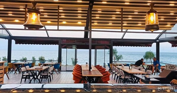 Café da manhã feito na hora grátis todos os dias