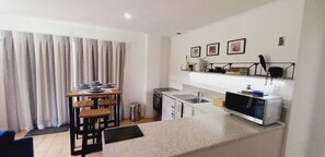 Refrigerador, horno, lavavajillas y congelador