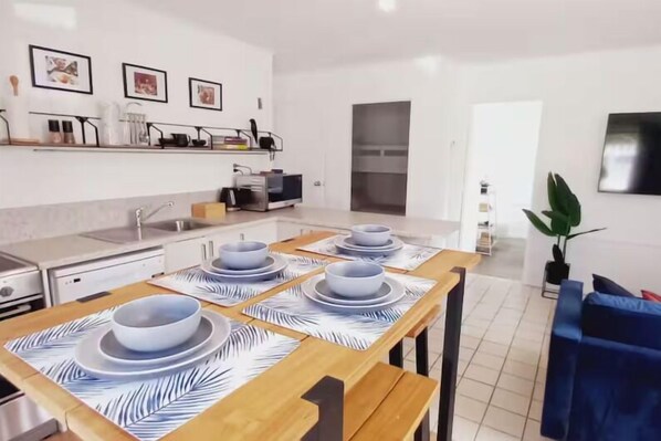 Fridge, oven, dishwasher, freezer - Coromandel Town Harbourside 29B ~ Boat Parking ~ Central Location (Coromandel)