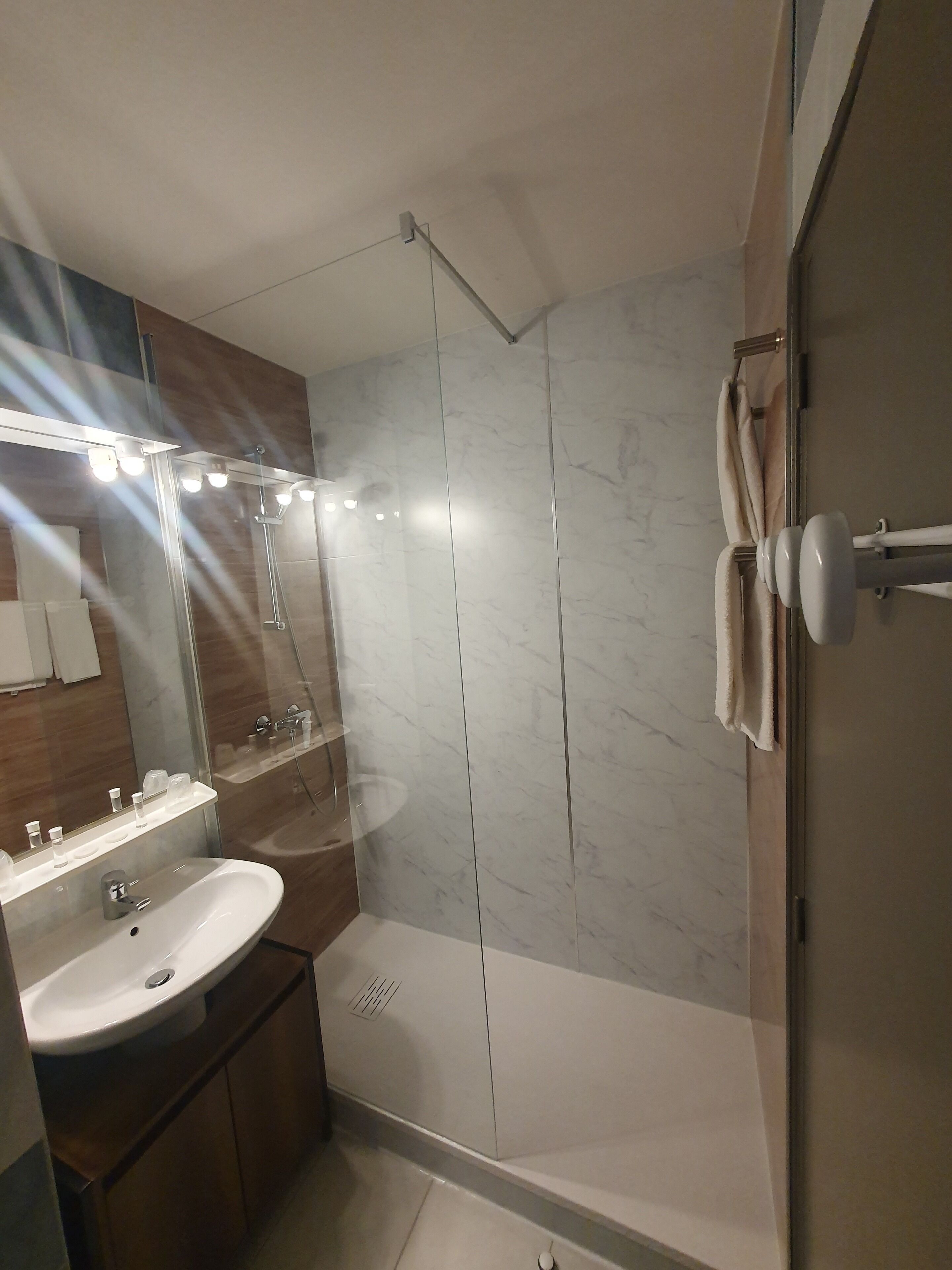 family room | bathroom | free toiletries, hair dryer, towels, soap