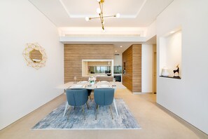 Deluxe Apartment, 1 Bedroom, Non Smoking | In-room dining - Maison Privee - Banyan Tree Residences (Dubai)