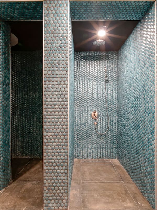 Sauna, steam room, Turkish bath/hammam, body treatments, mud baths