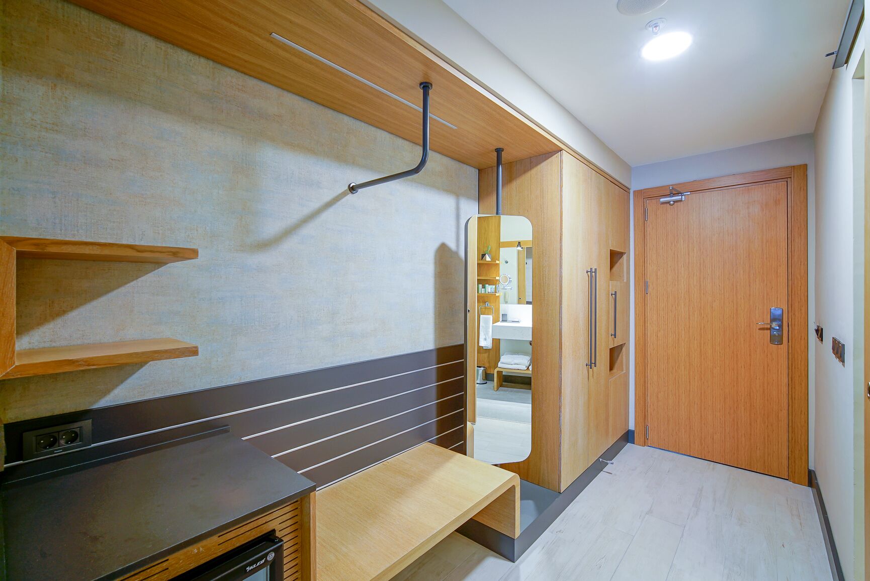 1 bedroom, premium bedding, down duvets, minibar