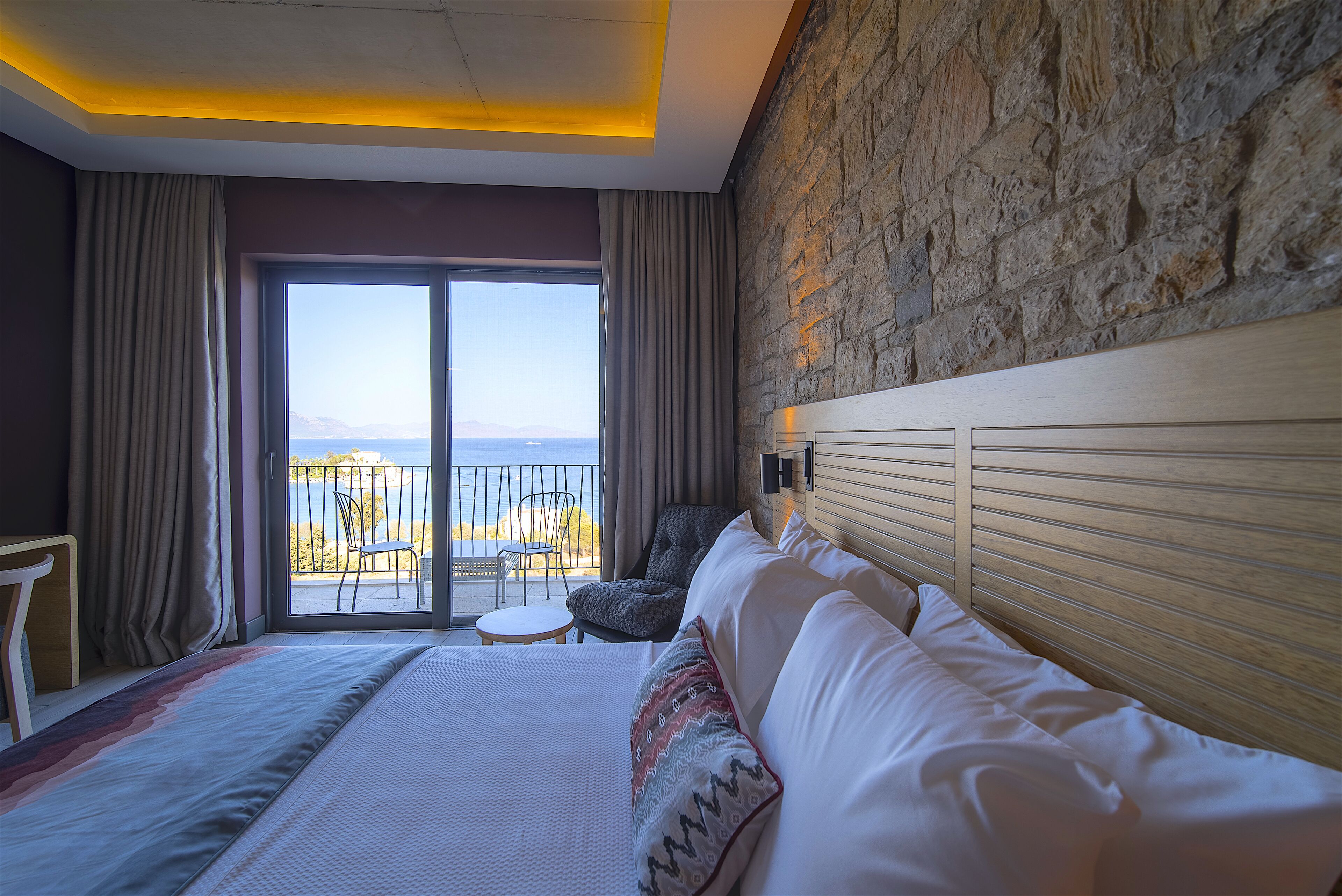 Double Room, 1 King Bed, Non Smoking, Sea View | Premium bedding, down duvets, minibar, in-room safe