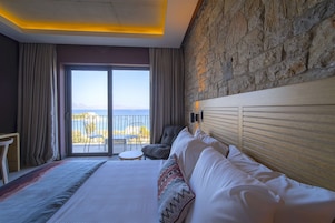 Double Room, 1 King Bed, Non Smoking, Sea View | Premium bedding, down comforters, minibar, in-room safe