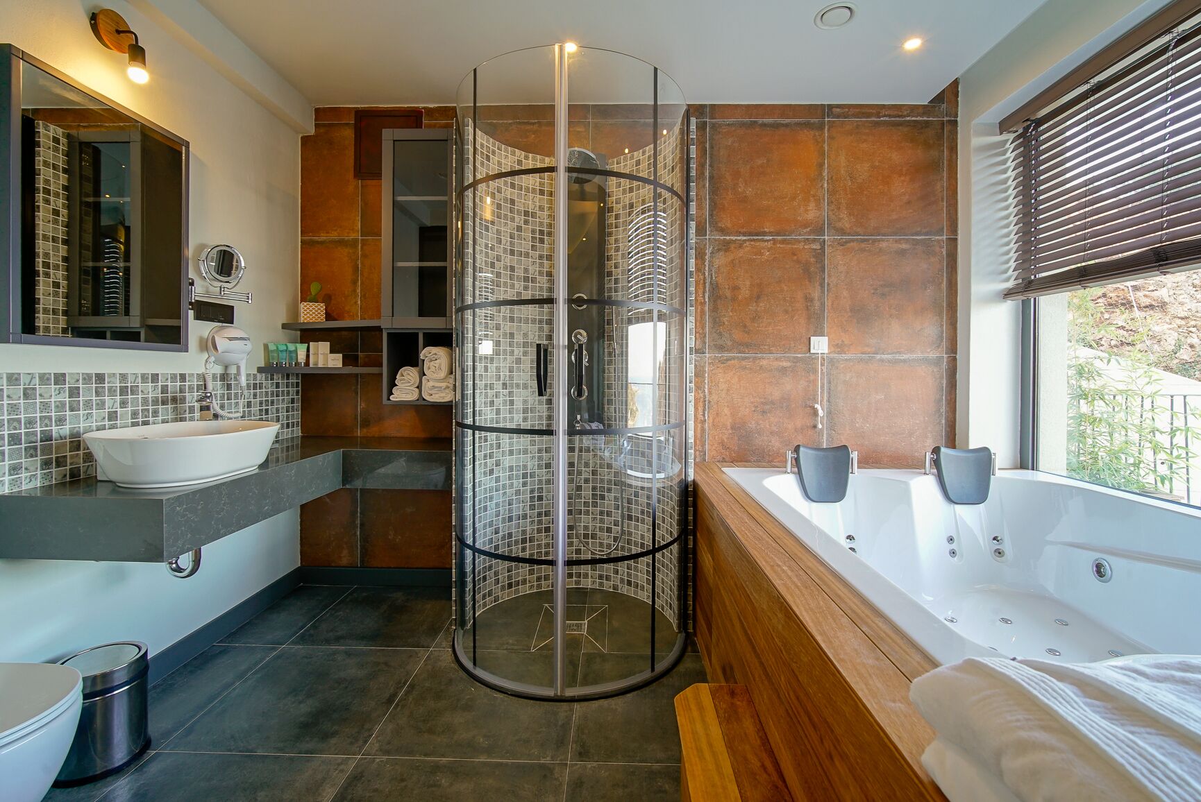 design double room, jetted tub, sea view | bathroom | free toiletries, hair dryer, slippers, towels