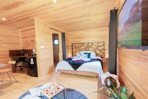 6 bedrooms, in-room safe, iron/ironing board, travel crib