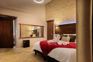 6 bedrooms, in-room safe, iron/ironing board, travel crib