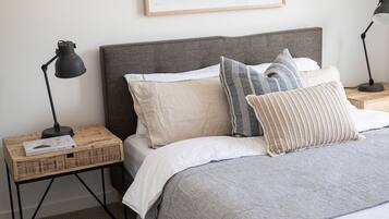 2 bedrooms, iron/ironing board, travel cot, free WiFi