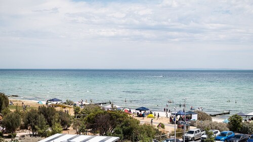 Beachfront Apartment with lots of Wow