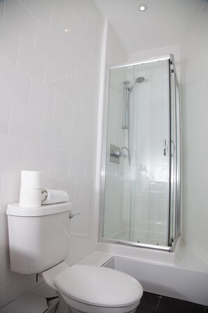 Shower, free toiletries, towels