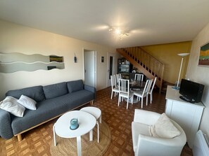 TV - Apartment with panoramic terrace, pet-friendly, parking (Cabourg)