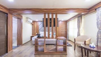 Executive Suite | Free WiFi, bed sheets