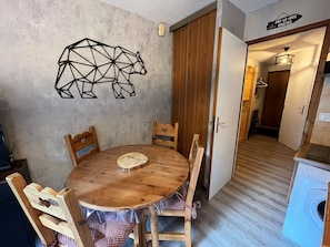 Dining - Châtel: 2-room for 4, terrace, parking (Châtel)