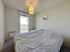 3 bedrooms, free WiFi - 4-room duplex with pool, garden and parking in Dives-sur-Mer (Dives-sur-Mer)