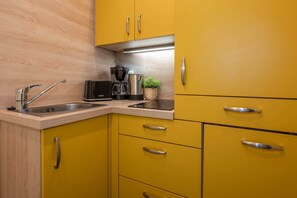 Coffee/tea maker, fridge, stovetop, dishwasher - Modern studio in Zinnowitz with garden - perfect for two! (Zinnowitz)