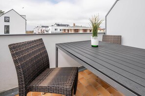 Outdoor dining - Modern studio in Zinnowitz with garden - perfect for two! (Zinnowitz)