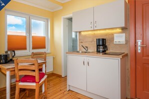 Fridge, stovetop, coffee/tea maker, toaster